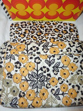 Like New MINT Vera Bradley Floral Purse Lots of Storage